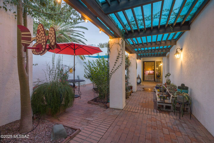 Property Photo: 3270 N Sabino Vista Circle AZ 85750