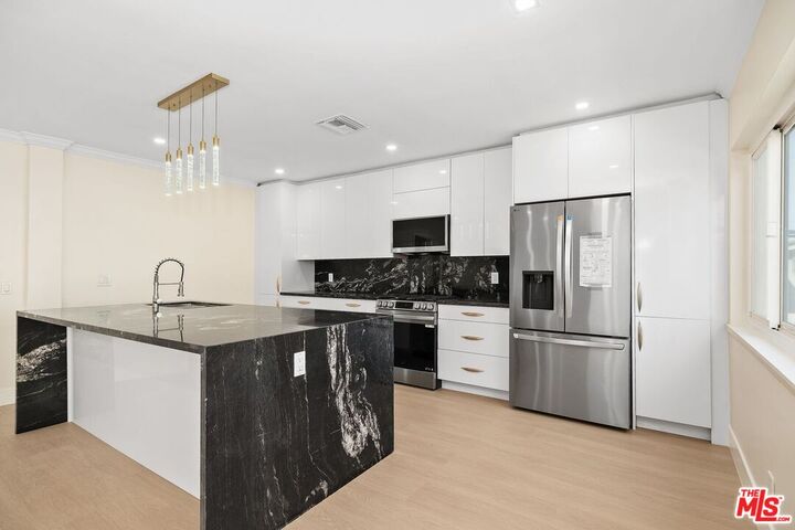 Property Photo: 1223 23rd St CA 90404