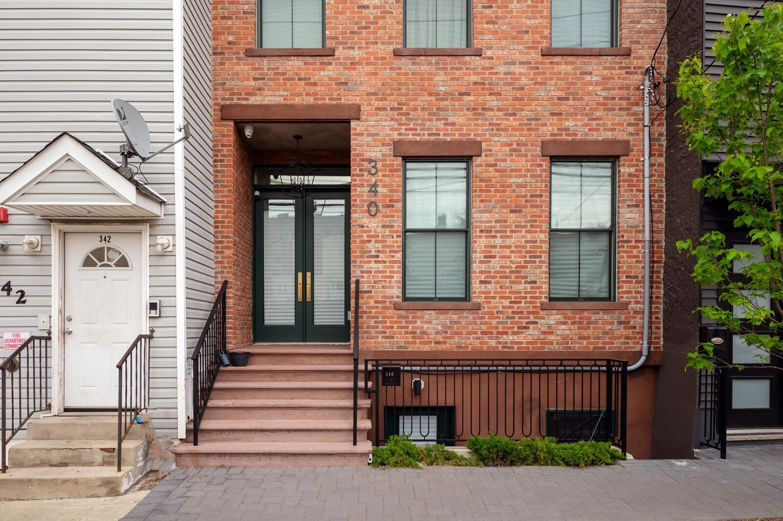 Property Photo:  340 Randolph Ave 1  NJ 07304 