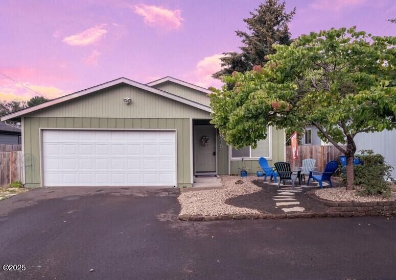 Property Photo: 6715 SW Inlet Avenue OR 97367