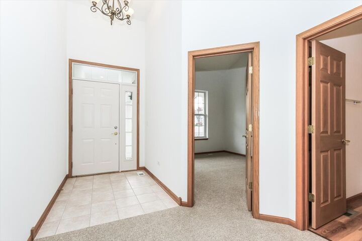 Property Photo:  202 Braeburn Circle  IL 60554 