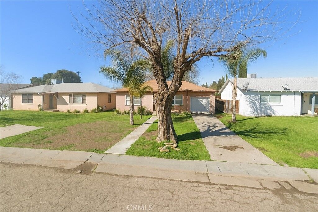 Property Photo:  893 N 2nd Street  CA 93257 