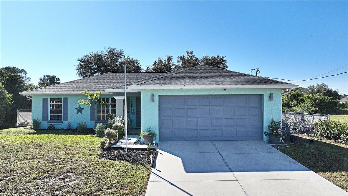 Property Photo:  2909 2nd Street SW  FL 33976 