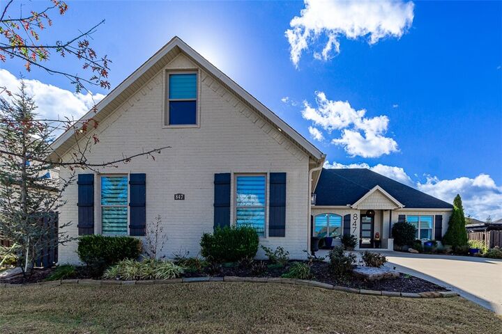 Property Photo: 847 E Via Firenze Avenue AR 72762