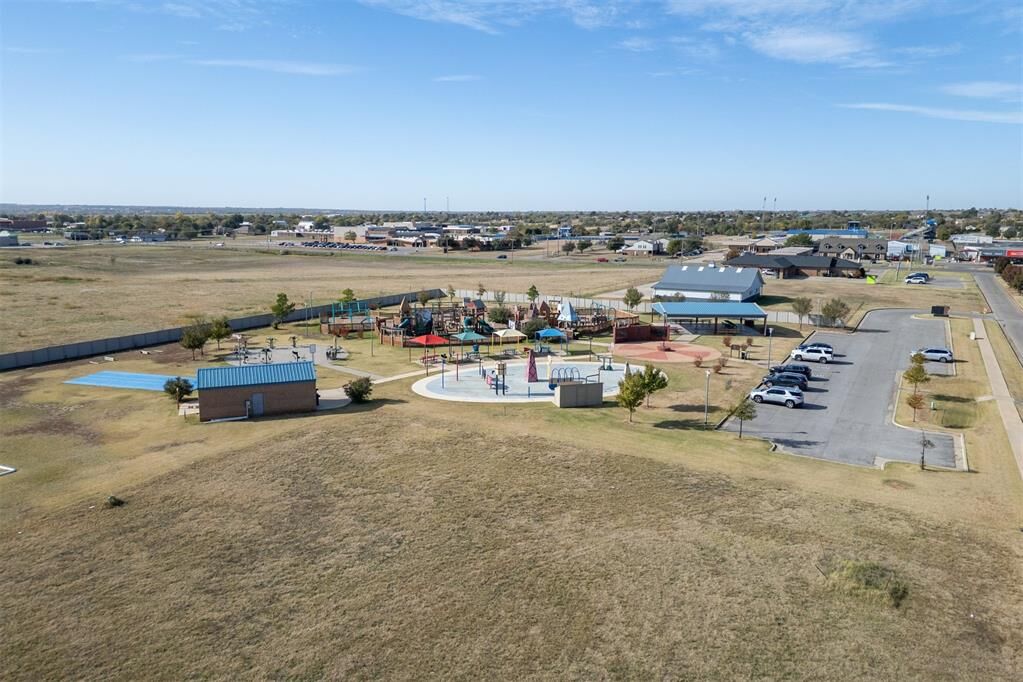 Property Photo:  1215 Burlywood Lane  OK 73078 