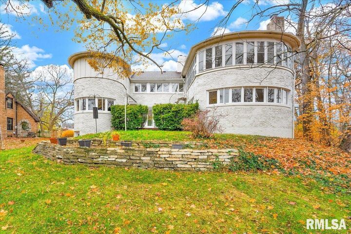 Property Photo:  4008 N Knoxville Avenue  IL 61614 