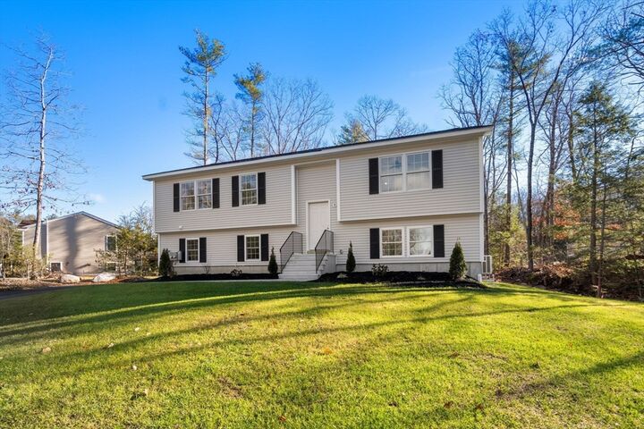 Property Photo:  104 Hilltop Rd 2  MA 01550 