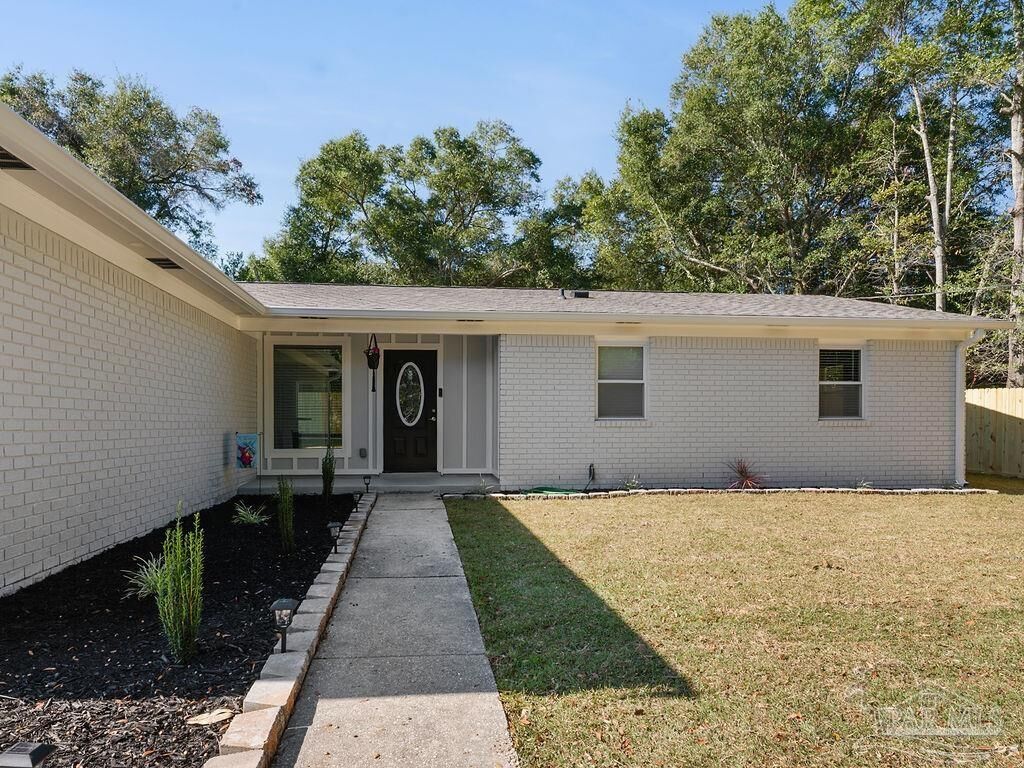 Property Photo: 51 N 60th Ave FL 32506