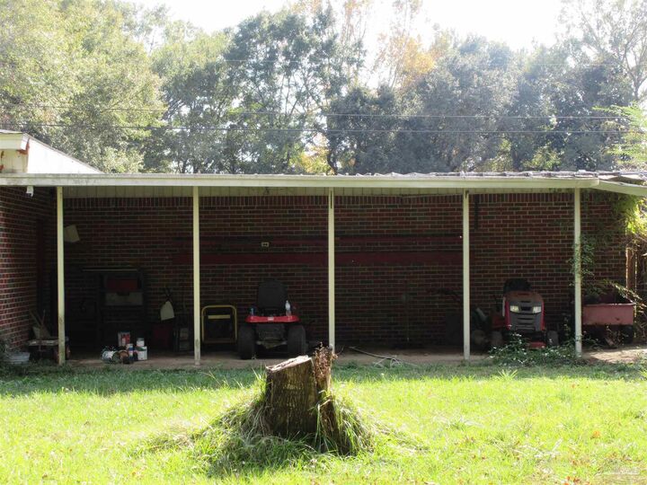 Property Photo: 4108 Charles Cir FL 32571