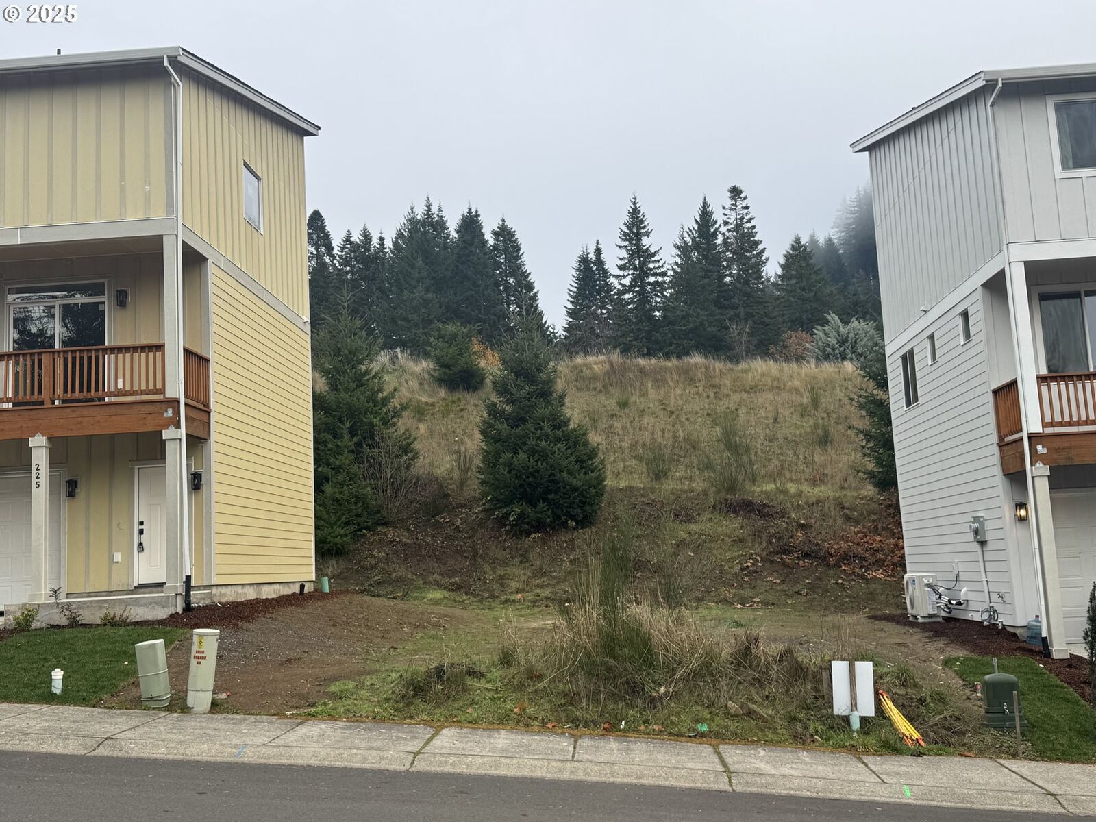 Property Photo:  215 SW Sternwheeler Dr 27  OR 97014 