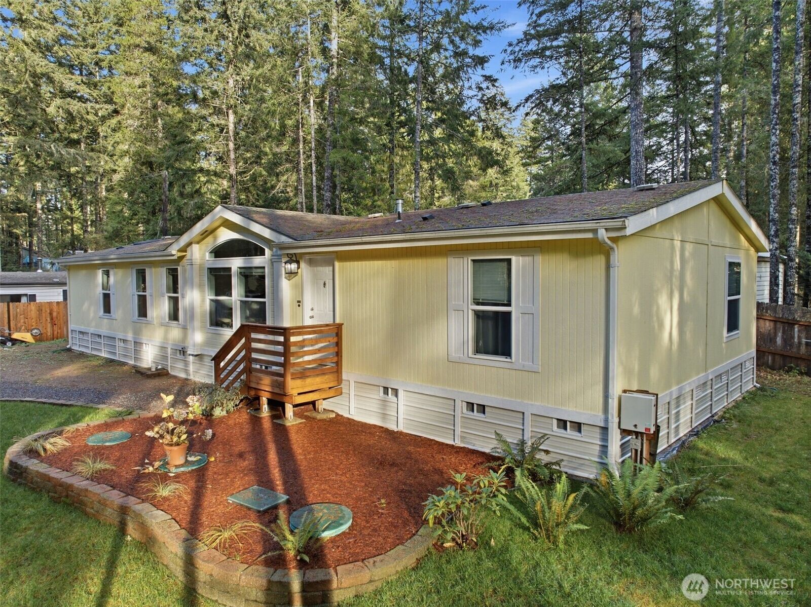 Property Photo:  30 NE Lake Place  WA 98588 