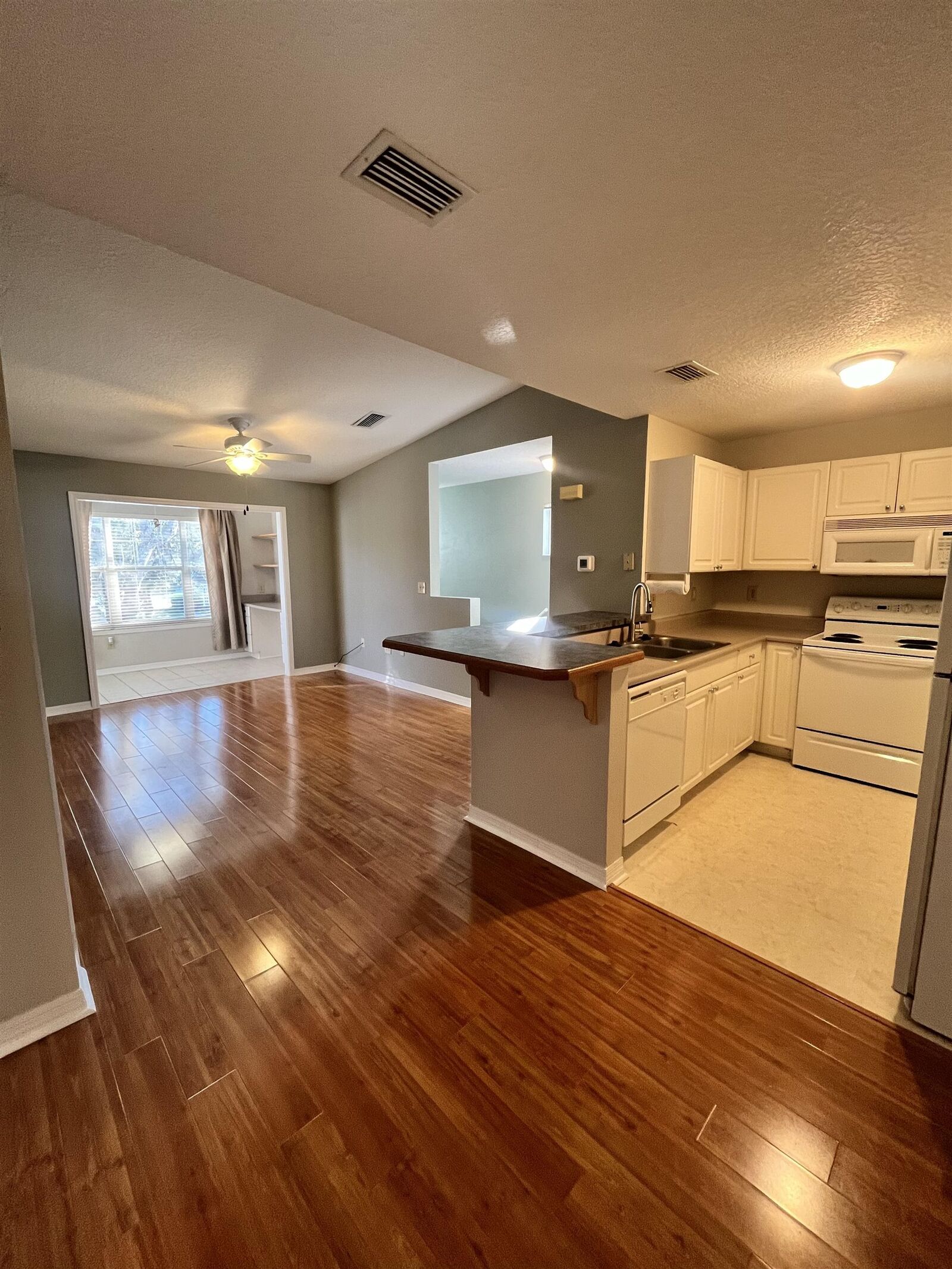 Property Photo: 39209 Harbour Vista Cir FL 32080