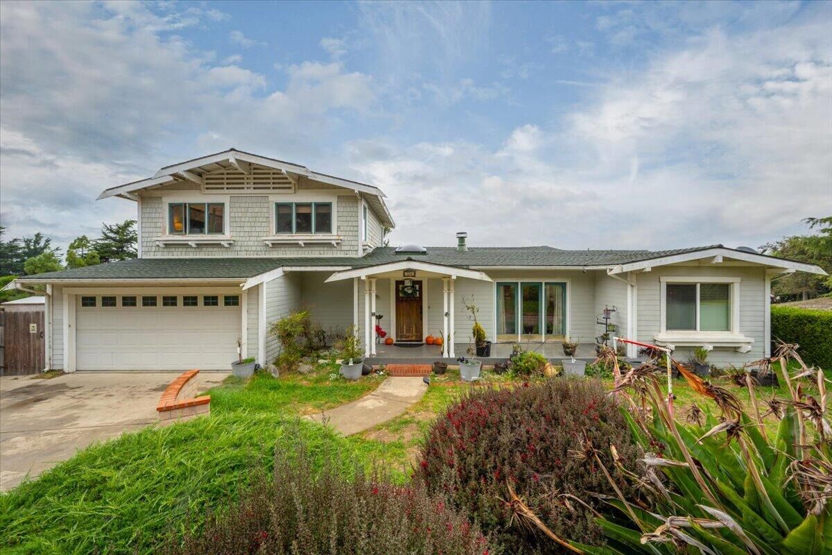 Property Photo:  524 Avalon Street  CA 93436 