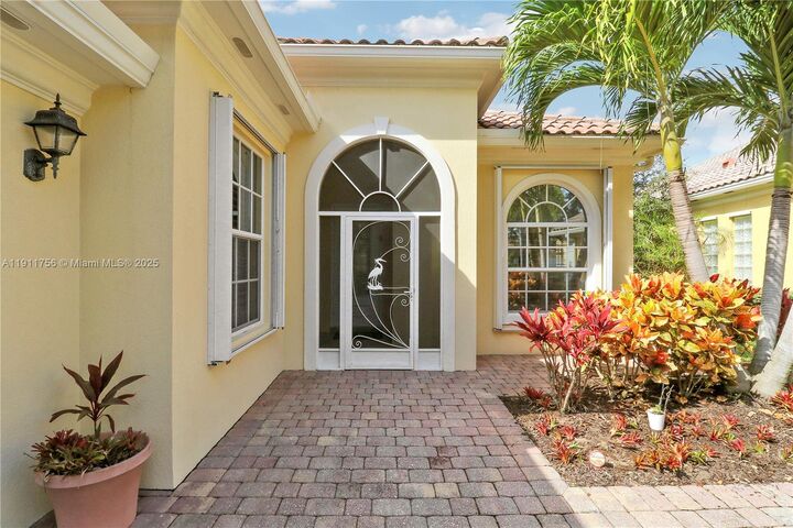 Property Photo:  4909 Grassleaf Dr  FL 33418 