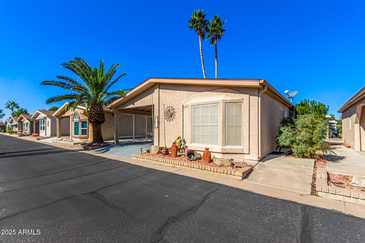 Property Photo: 1816 E Torrey Pines Lane AZ 85249