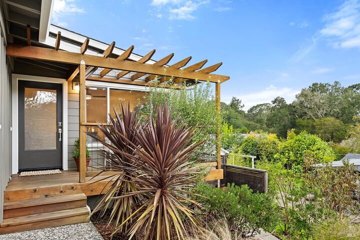 Property Photo:  576 Cleveland Avenue  CA 95472 