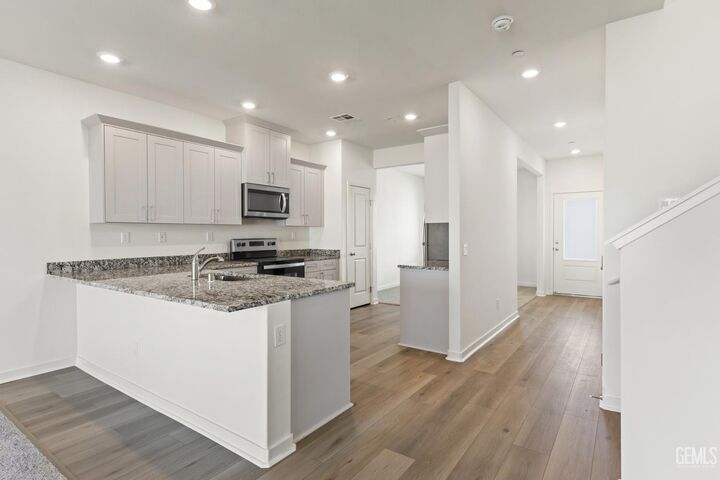 Property Photo: 7716 Rambutan Place CA 93313