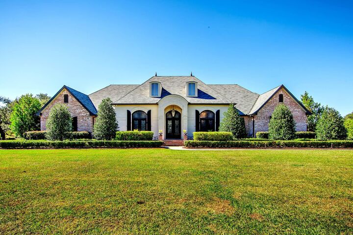 5270 West Main Street  Houma LA 70360 photo