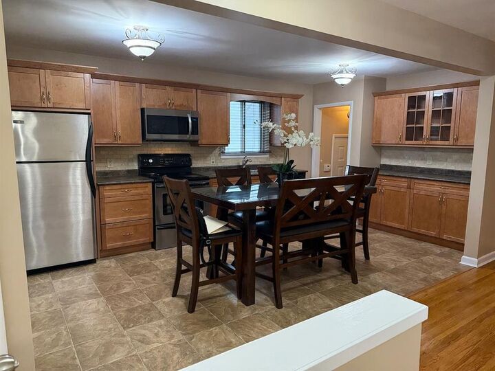 Property Photo:  1104 Atlantic Avenue  MB R2X 1M1 