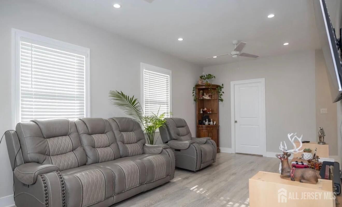 Property Photo:  118 Holly Street  NJ 07064 