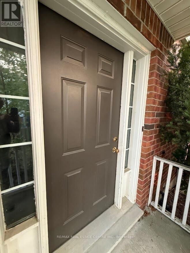 Property Photo: 185 Highland Crescent 1 ON N2M 5P8