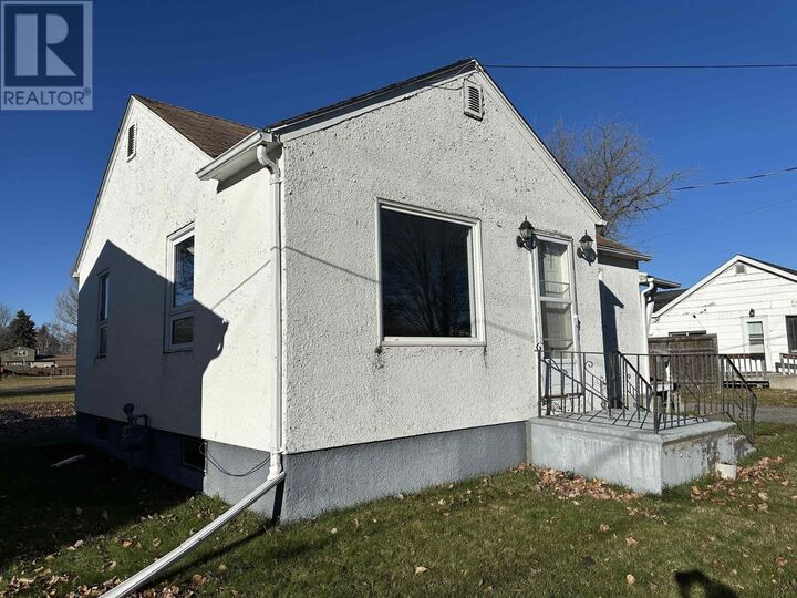 Property Photo:  831 Minnie Ave  ON P9A 2P9 