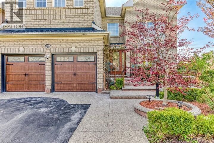 Property Photo:  2001 Rosemount Crescent  ON L6M 3P5 