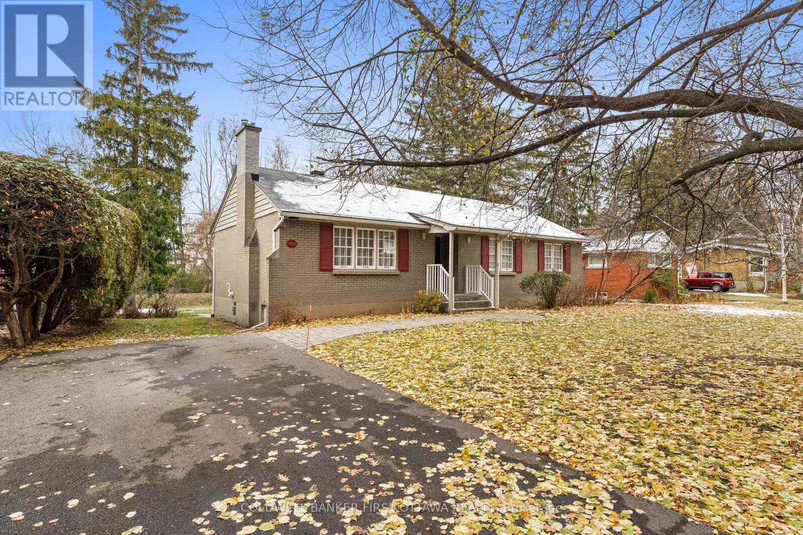 Property Photo:  1914 Norwood Avenue  ON K1H 5K6 