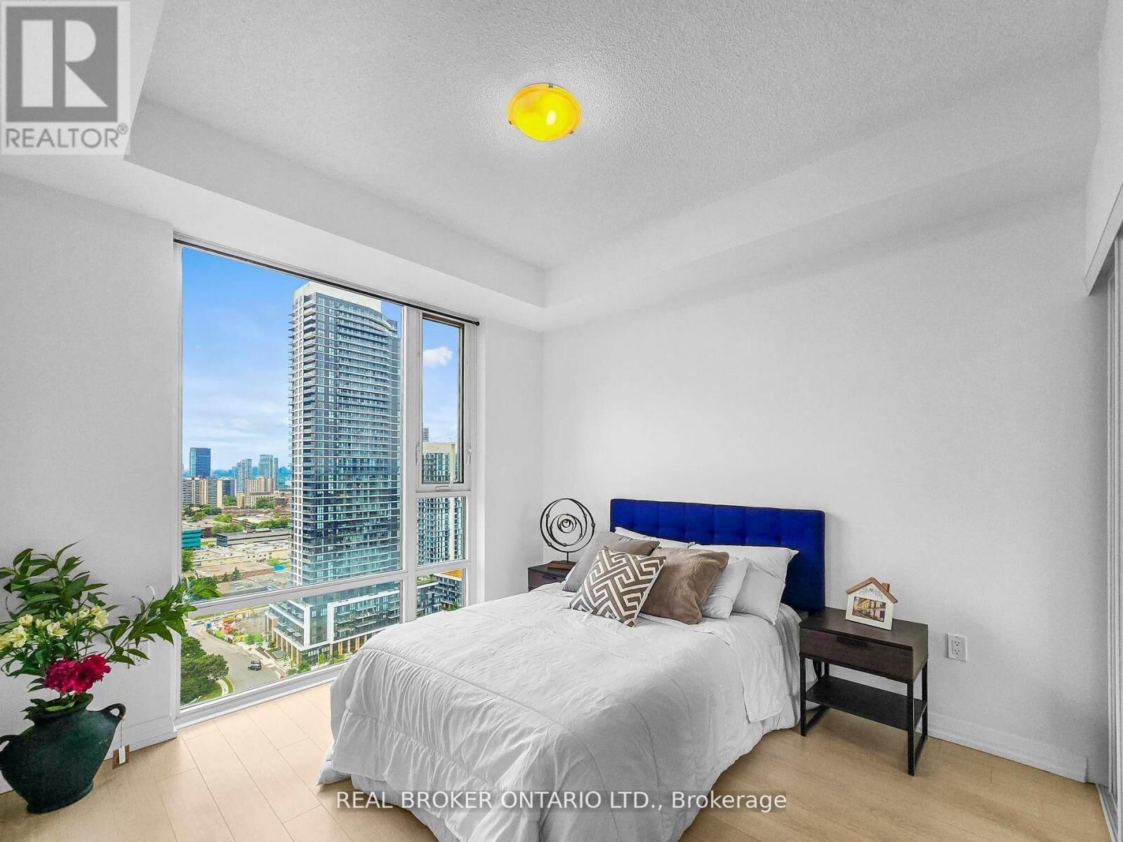 Property Photo:  55 Ann O'Reilly Road 2210  ON M2J 0E1 