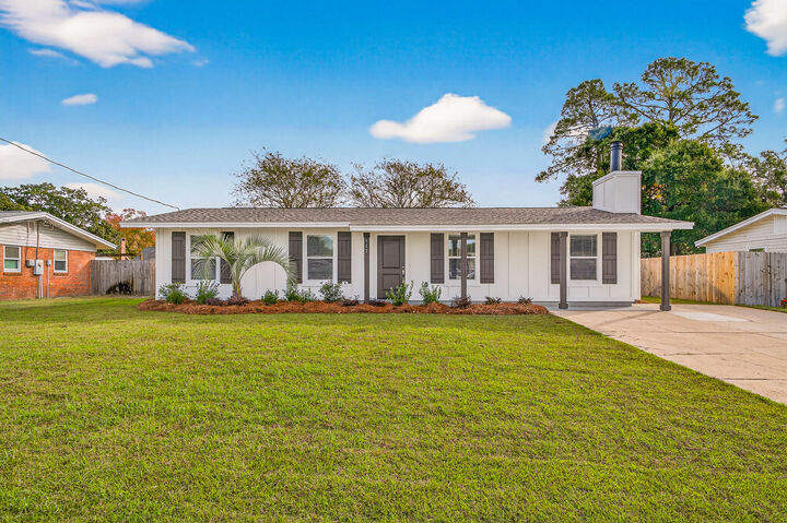 Property Photo: 117 Pryor Dr Drive FL 32569