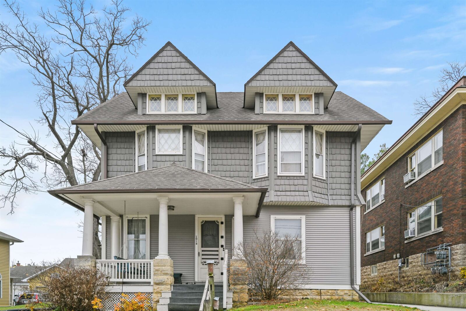 Property Photo: 1018 W 5th Street IA 52001