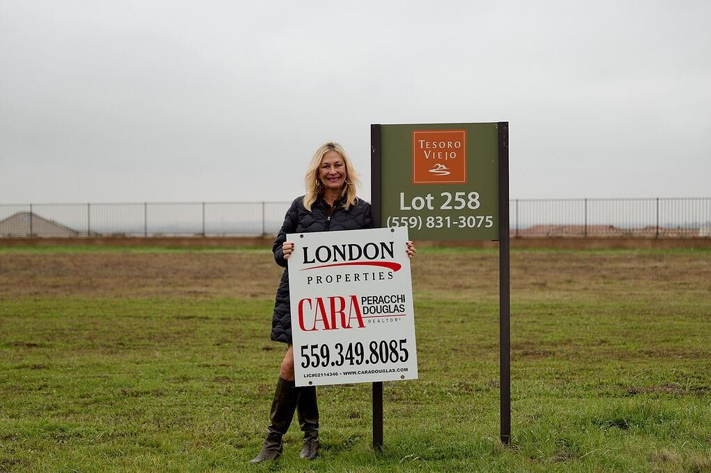 Property Photo:  902 Terrace Place  CA 93636 