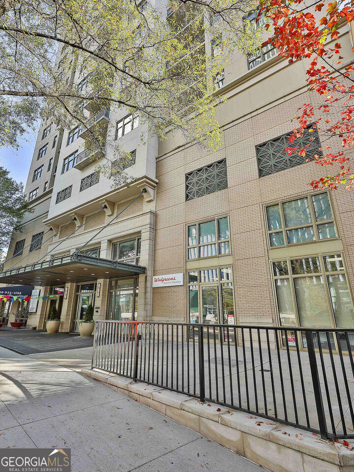 Property Photo:  565 Peachtree Street NE  GA 30308 