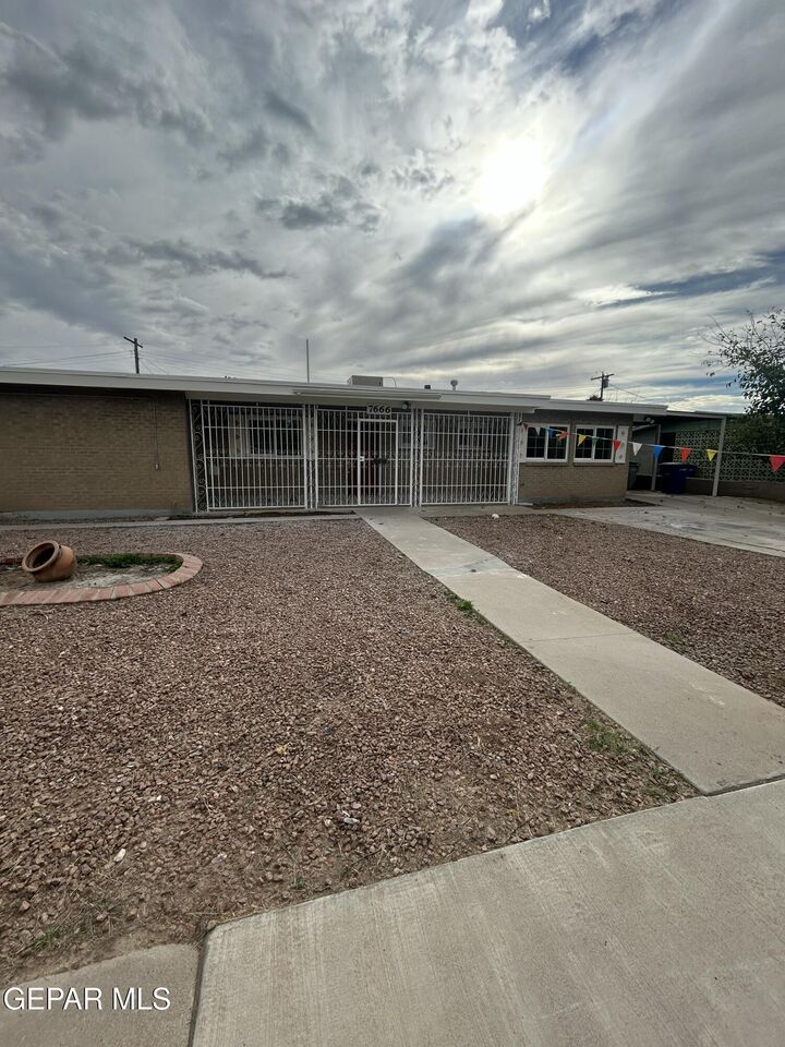 7666 Franklin Drive  El Paso TX 79915 photo
