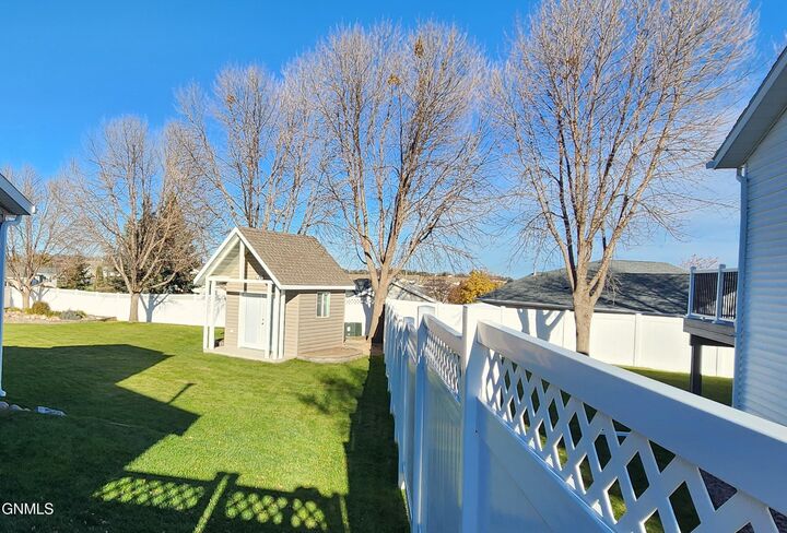 Property Photo:  4416 Turnbow Lane  ND 58503 