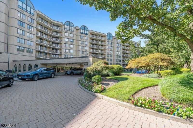 Property Photo:  10 Smith Manor Blvd 105  NJ 07052 