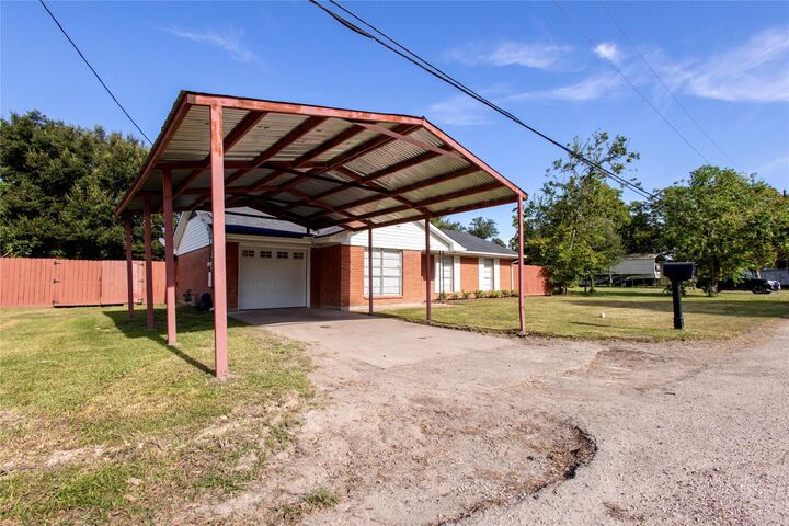 Property Photo:  716 Gubert Lane  TX 77511 