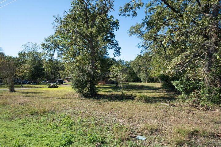 Property Photo:  10023 Airport Road  TX 77303 