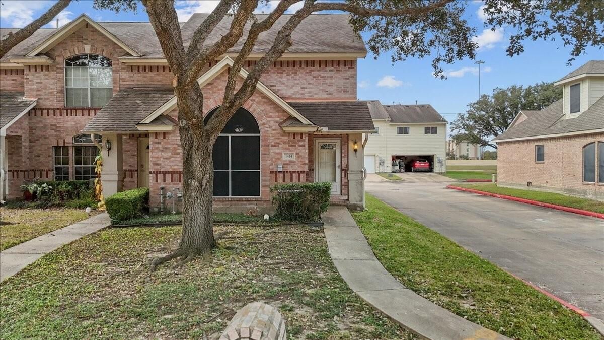 Property Photo: 1414 Cypress Cove Street TX 77571
