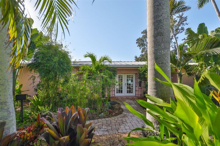 Property Photo:  2158 Blossom Way S  FL 33712 