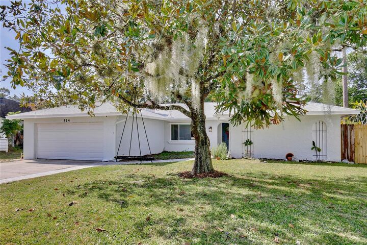 Property Photo: 514 Oakwood Court FL 32714
