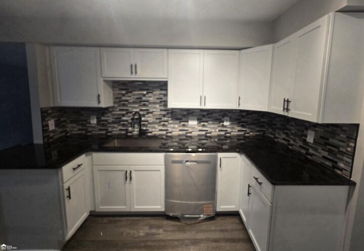 Property Photo: 1043 Balmoral Parkway MI 48532