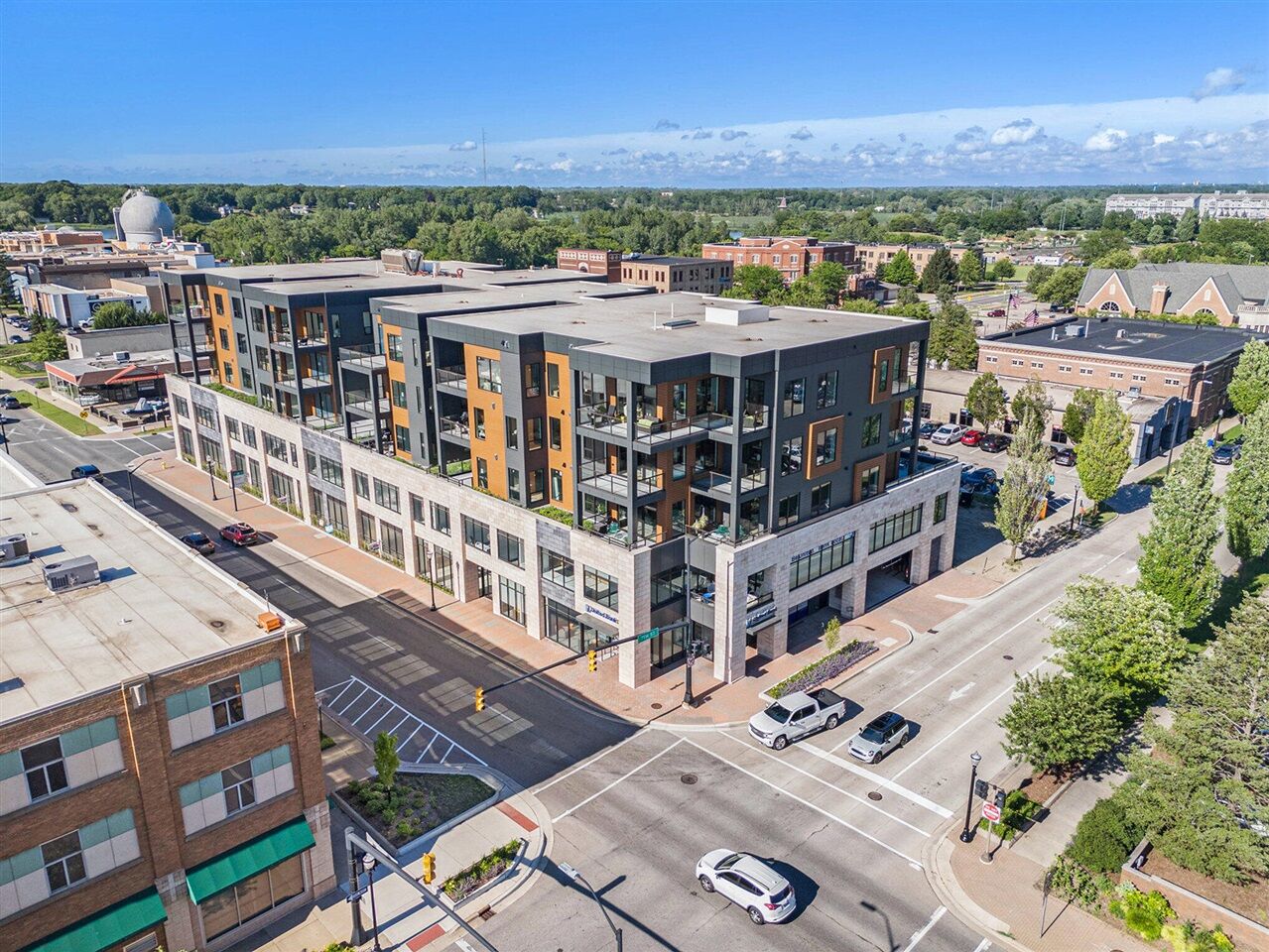 Property Photo: 159 S River Avenue 404 MI 49423-2863