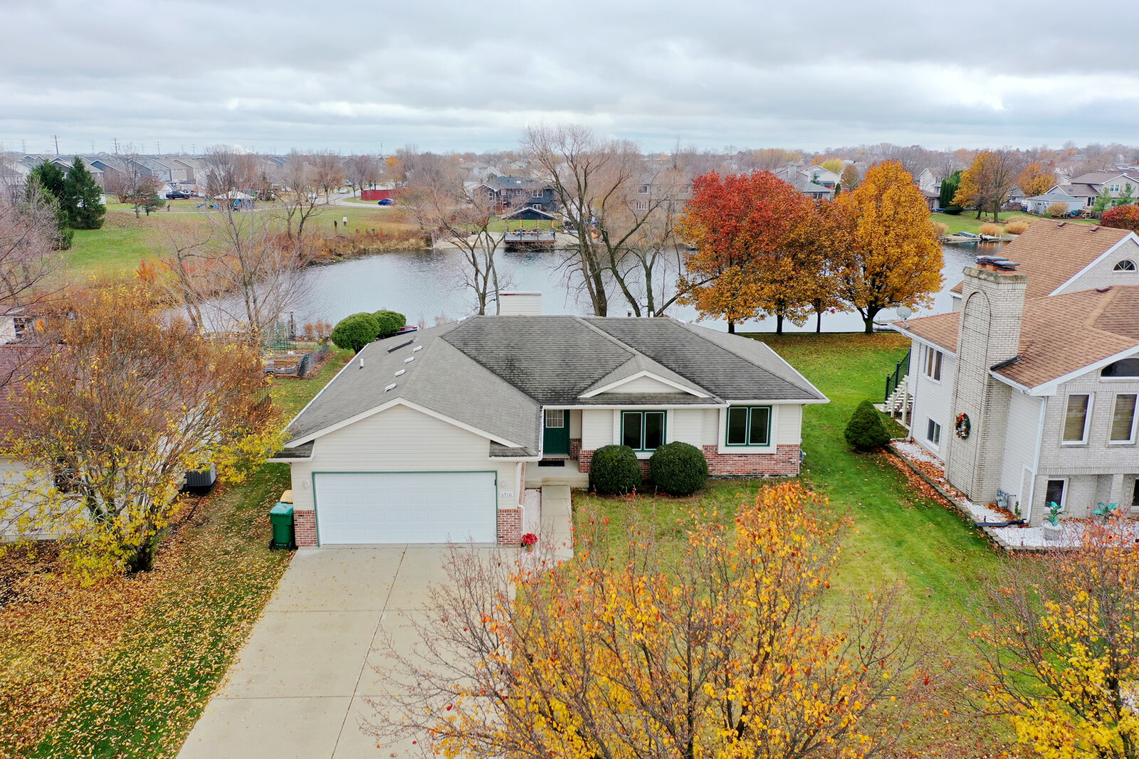 Property Photo: 6910 Manchester Drive IL 60586