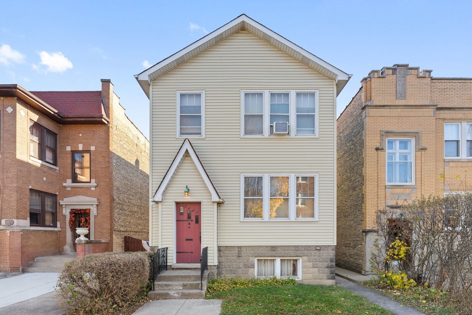 Property Photo:  3407 N Avers Avenue  IL 60618 