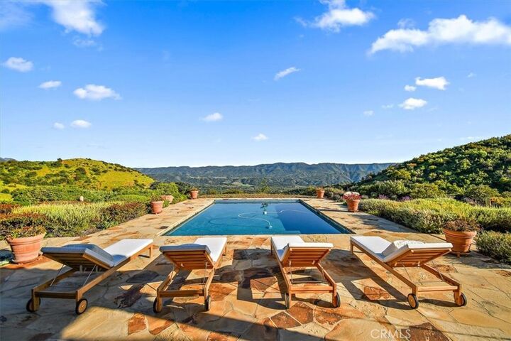 Property Photo: 2835 Hermitage Road CA 93023