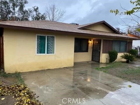 Property Photo:  825 Bradshaw St  CA 93307 