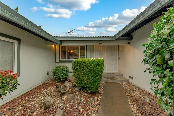 Property Photo: 5242 Ridgedgate Way CA 95628