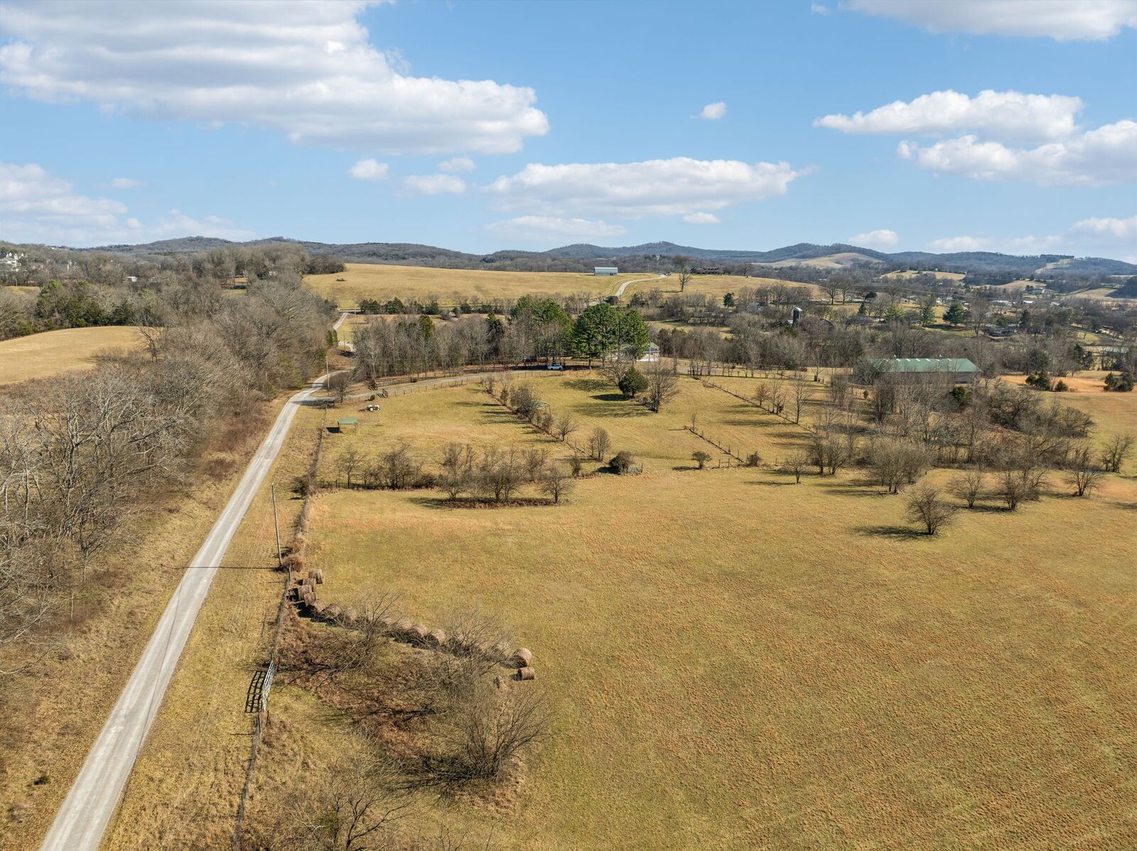 Property Photo: 8009 Palmore Hollow Pvt Ln TN 37135