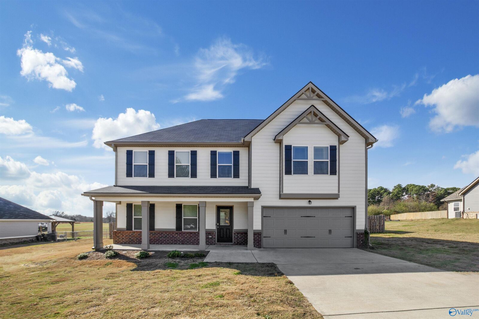 Property Photo:  400 Carver Drive SW  AL 35016 